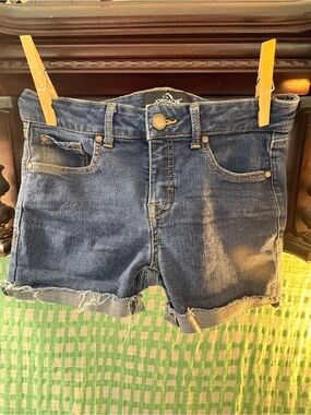 Vintage Jordache Dark Blue Frayed Hem Denim Shorts. Old school.size 4 faded